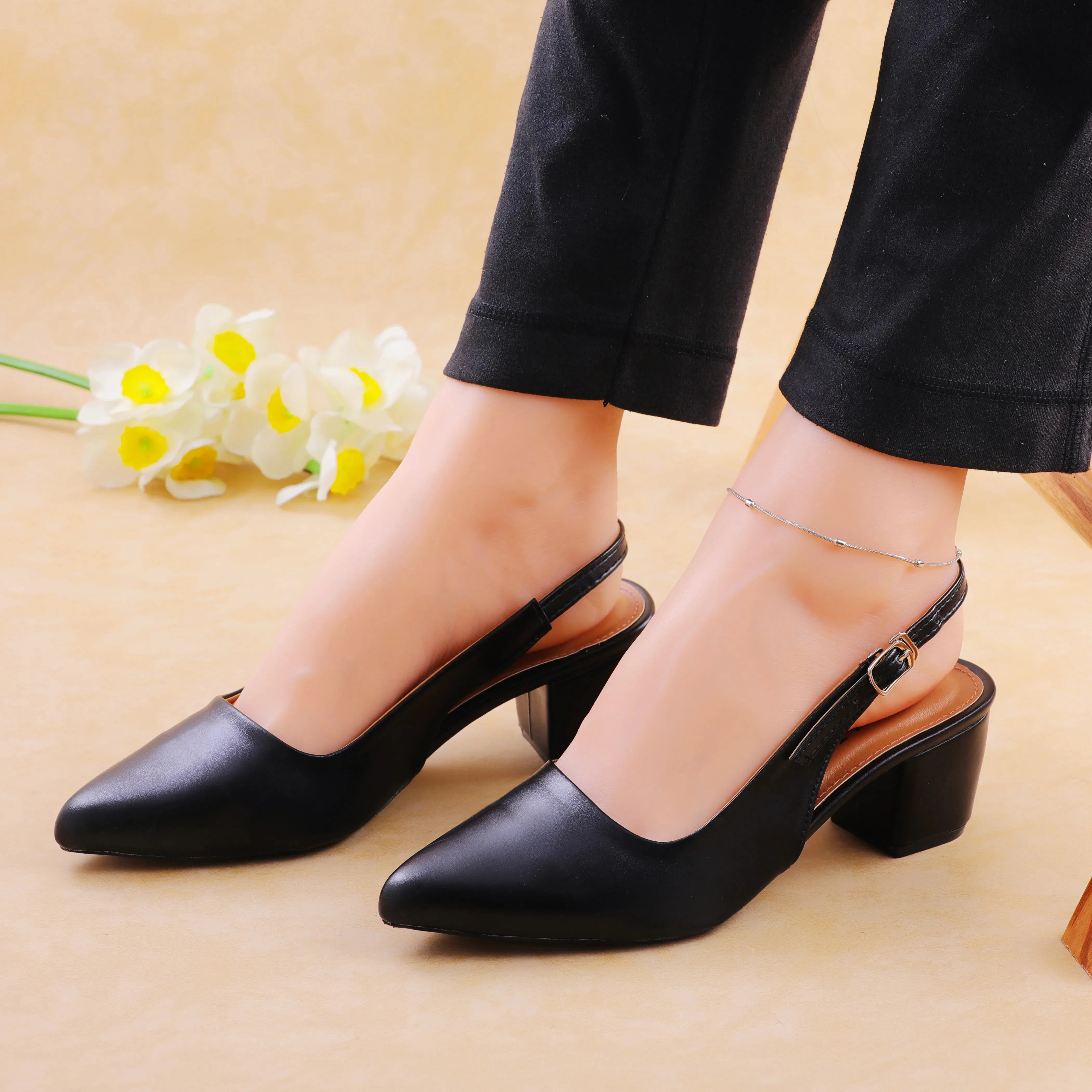 Estrela Heeled Slingbacks Black